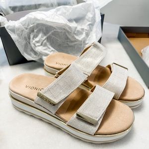 Brand new SUPER comfortable Vionic Brandie Platform Slides in size 8